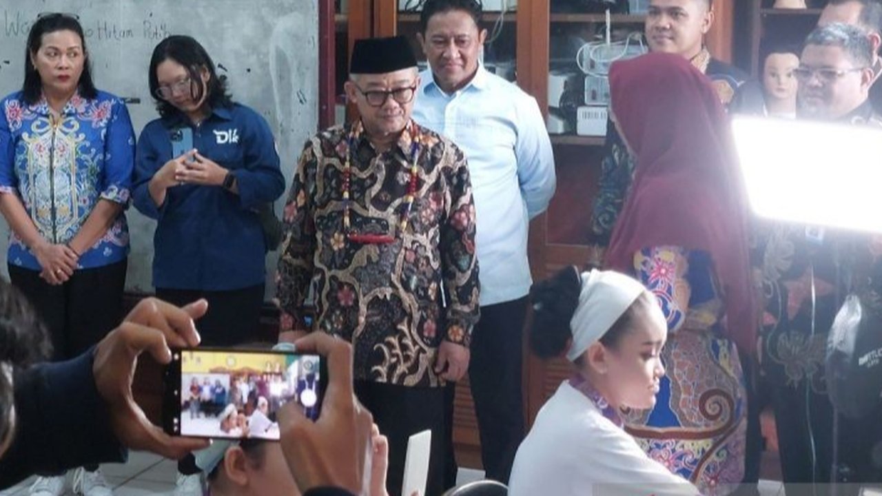 Universitas Muhammadiyah Sidoarjo (Umsida) mendapat apresiasi dari Mendikdasmen atas peluncuran program studi Magister Pendidikan Dasar dan Magister Pendidikan Profesi Guru, guna meningkatkan kualitas guru Indonesia.