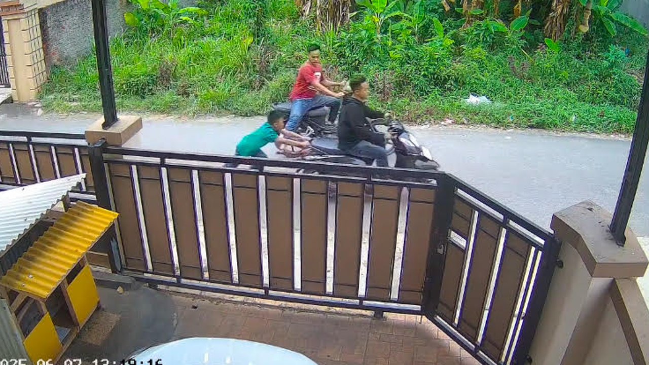 Aksi Heroik Bocah 10 Tahun Pertahankan Motor Ayahnya dari Begal, Terseret 15 Meter hingga Ditendang