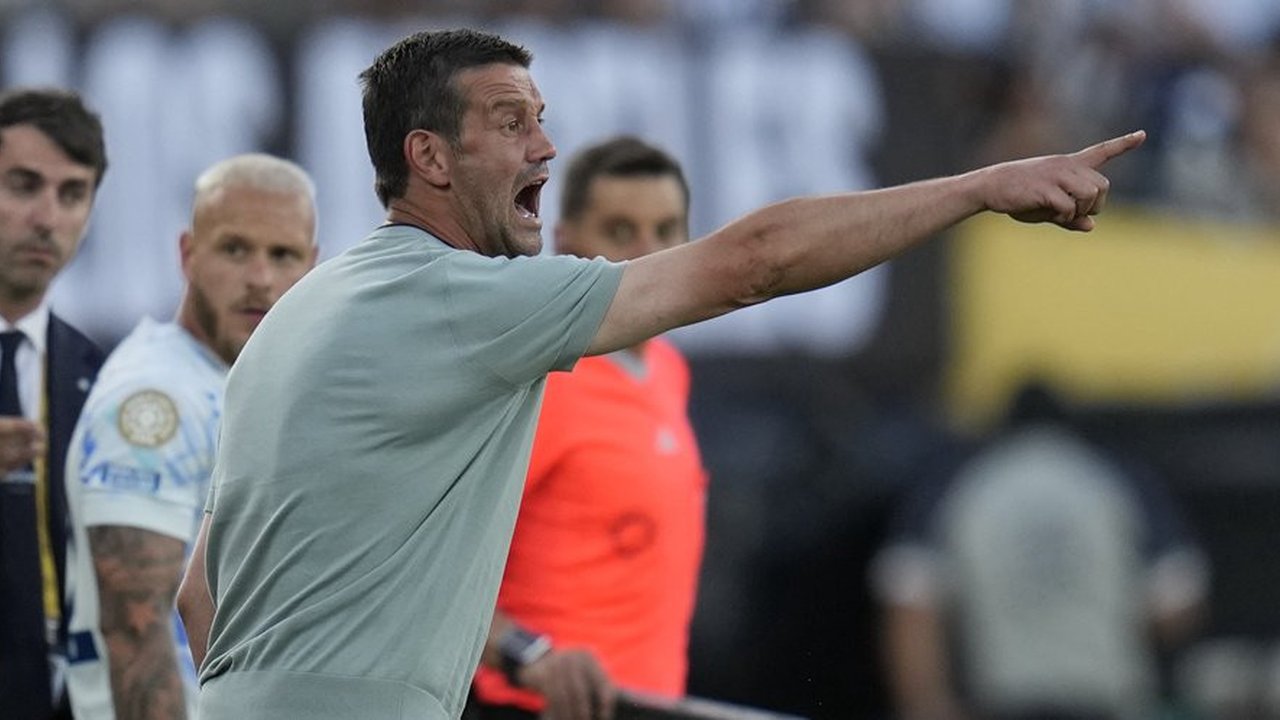 Gaya Melatih Cristian Chivu di Inter Milan: Komunikatif dan Terbuka