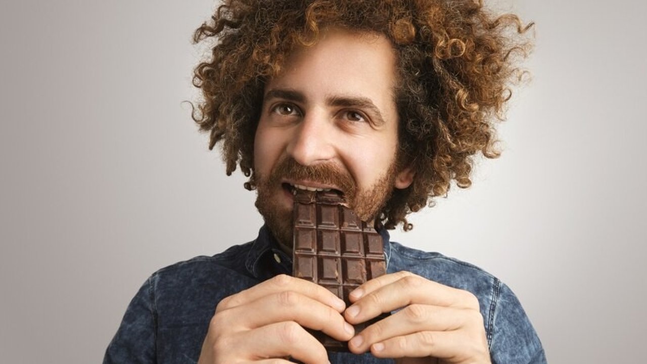 Ilustrasi Makan Cokelat