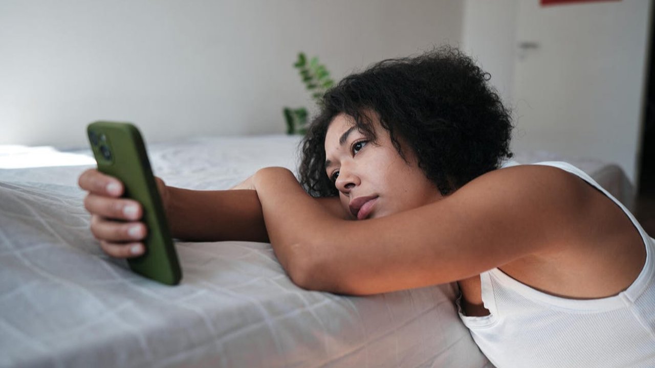 Toxic positivity can be especially common during the holidays. Here's how to know if you're dealing with it or advocating for it.