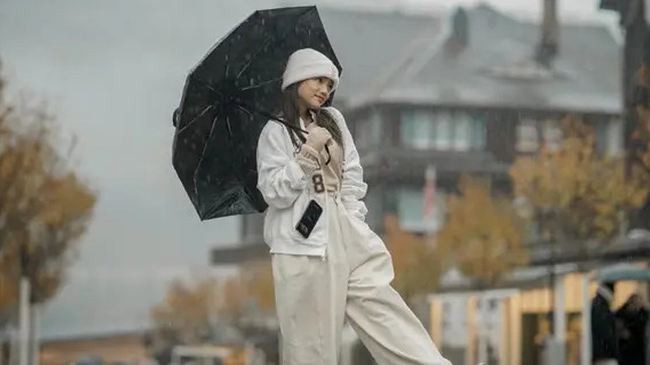 Bisa jadi inspirasi outfit untuk Lebaran hari kedua, intip gaya Fuji An dengan modest wear. [@fuji_an].