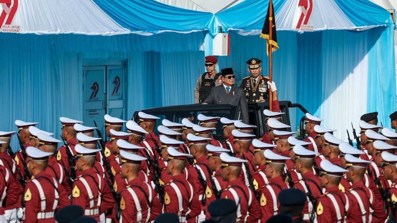 Presiden Prabowo Pimpin Upacara HUT Bhayangkara ke-79