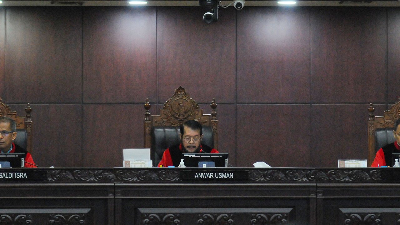 VIDEO: Satu Ruangan Tertawa, Hakim MK Anwar Usman Ipar Jokowi Ngaku Sering Diminta Nyanyi