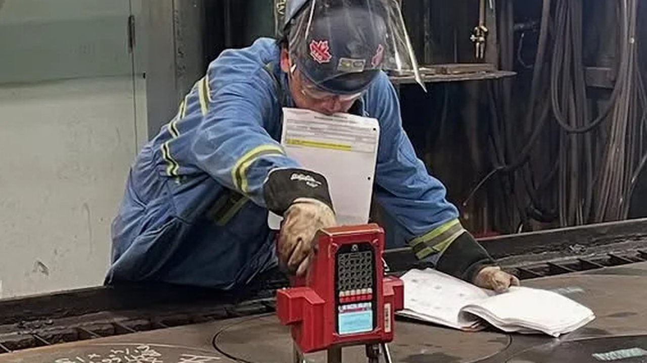 Tengku Firmansyah Bagikan Momen Pekerjaannya Sebagai Tukang Las di Kanada