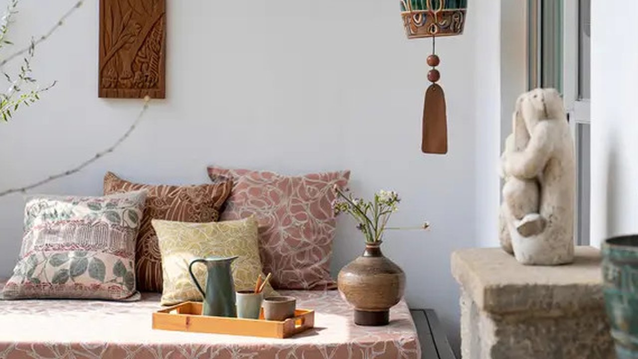 Inspirasi Teras Rumah Kecil agar Tampak Luas (Foto: Reve Art AI)