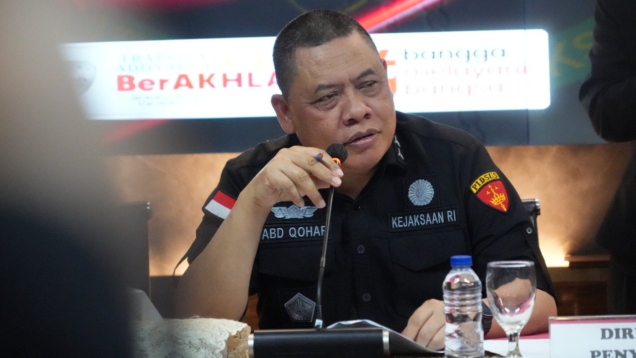Direktur Penyidikan Jaksa Agung Muda Tindak Pidana Khusus (Jampidsus) Kejagung, Abdul Qohar dalam Konferensi Pers Penyitaan Uang dalam Perkara Tindak Pidana Korupsi dalam Kegiatan Importasi Gula di Kementerian Perdagangan Tahun 2015 s.d. 2016.