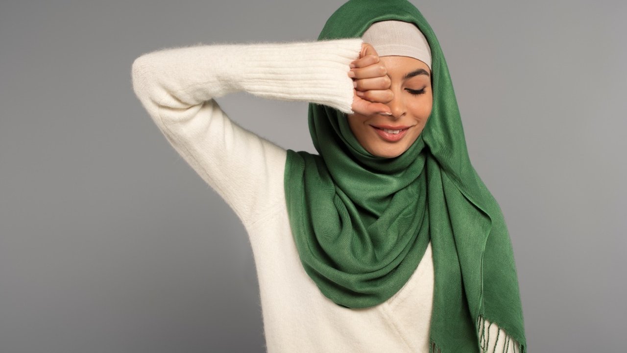 Iustrasi Model Hijab Layer Simpel