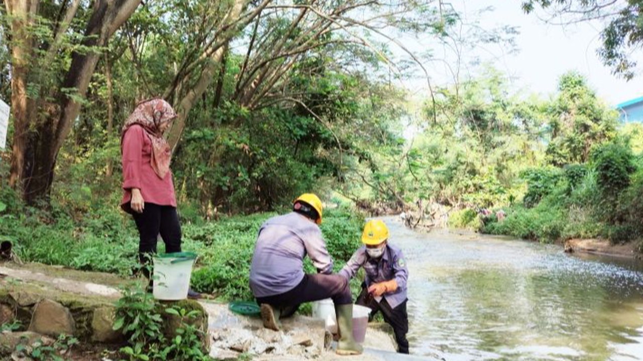Anak Buah Dedi Mulyadi Telusuri Pencemaran Sungai Cilemahabang, Warna Air Gelap dan Berbuih