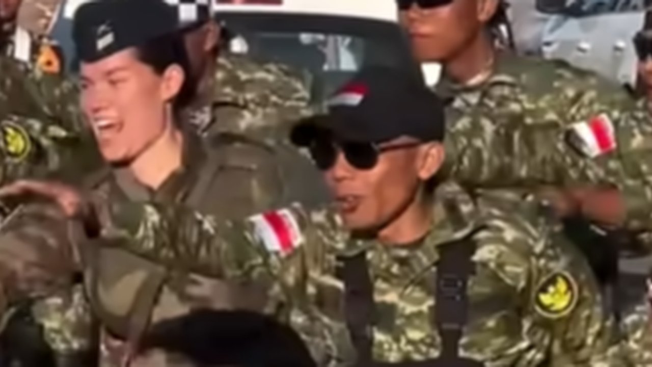 King Sparko Ajari Tari Pacu Jalur