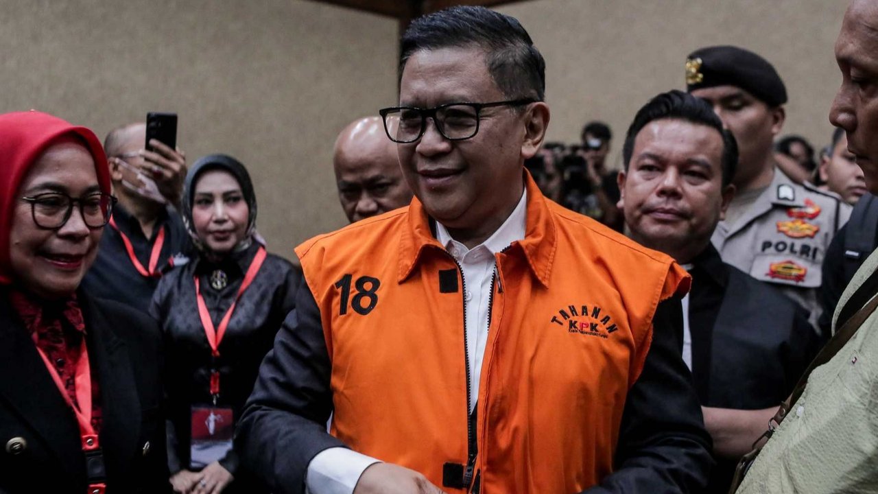 Terdakwa Hasto Kristiyanto saat menjalani sidang lanjutan dengan agenda pembacaan tuntutan terkait kasus dugaan suap pergantian antarwaktu (PAW) untuk anggota DPR Harun Masiku dan perintangan penyidikan di Pengadilan Tipikor, Jakarta, Kamis (3/7/2025).