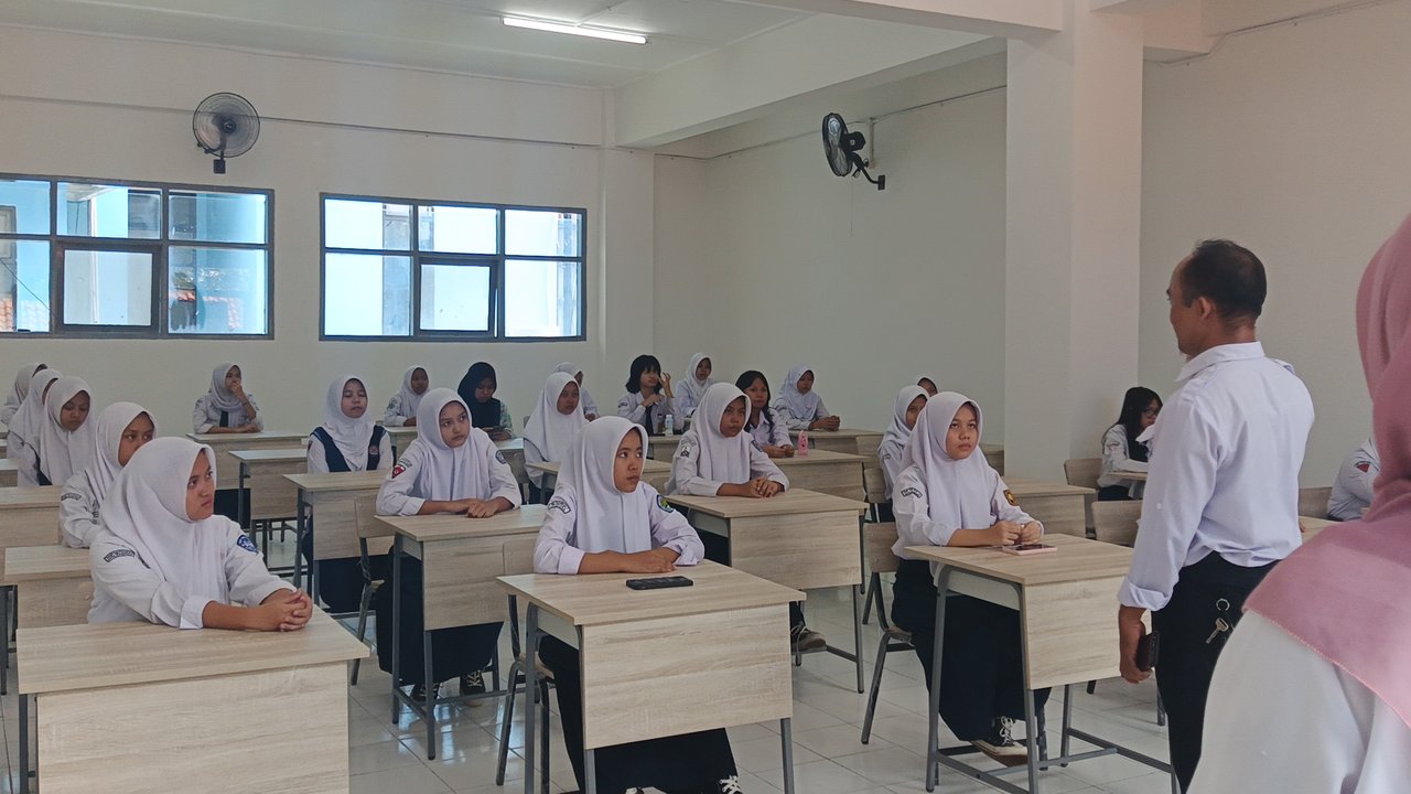 Beda dengan SMA, SD dan SMP di Bandung Tak Masuk Sekolah Jam 06.30 WIB