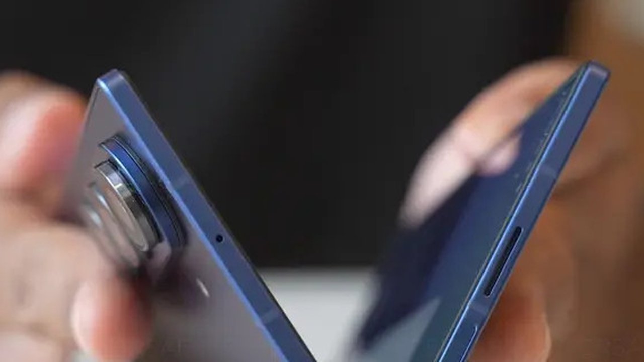 Smartphone layar lipat terbaru Samsung Galaxy Z Flip 6, hadir dengan sejumlah peningkatan. Kini Galaxy Z Flip 6 sudah bisa dipesan di Indonesia melalui pre-order (Liputan6.com/ Agustin Setyo