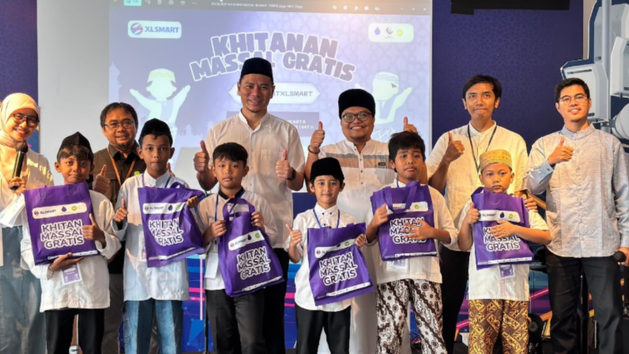 Khitanan massal gratis XLSMART yang diikuti lebih dari 100 anak.