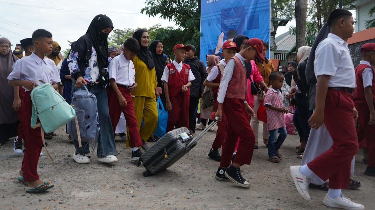 Menteri Wihaji Ajak Para Ayah Antar Anak di Hari Pertama Sekolah