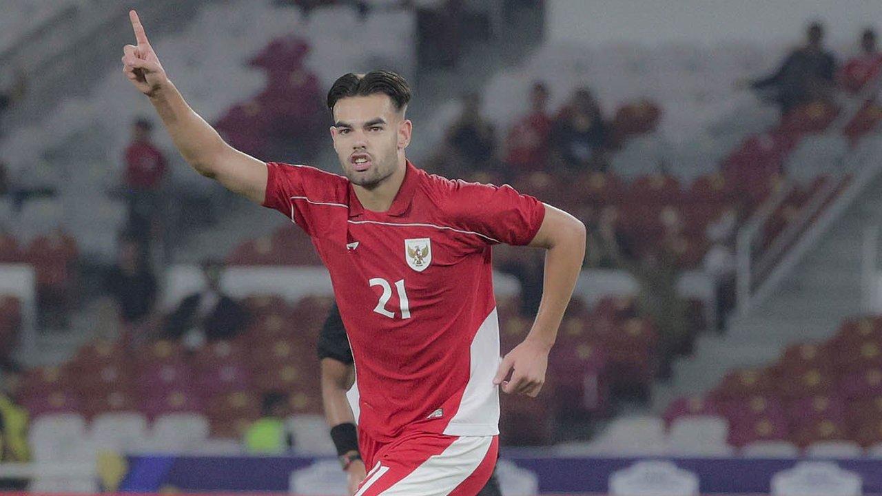 Pesepak bola Timnas Indonesia U-23  Jens Raven  melakukan selebrasi usai menggolkan gawang Brunei Darusslam pada pertandingan Grup A Kejuaraan ASEAN U-23 2025 di Stadion Utama Gelora Bung Karno Jakarta, Selasa. (15/07/2025).