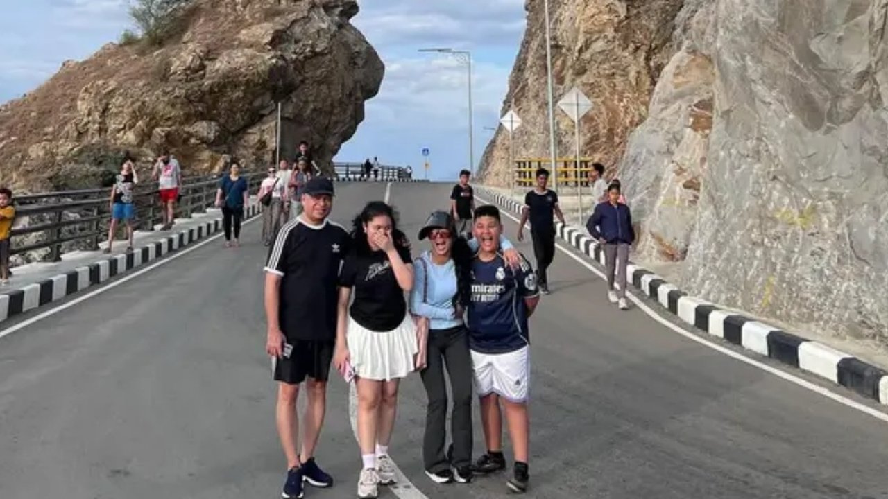 Gaya Liburan Kris Dayanti di Timor Leste