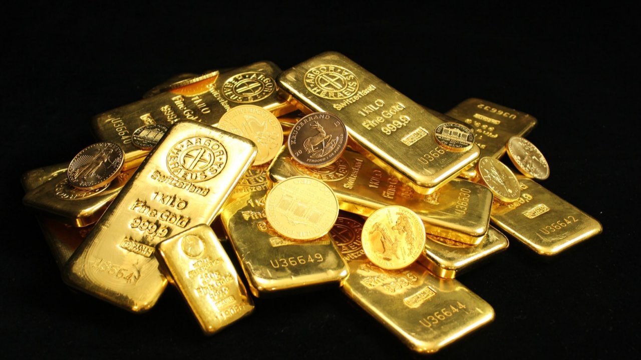 Ilustrasi emas. (Photo by Zlaťáky.cz on Unsplash)