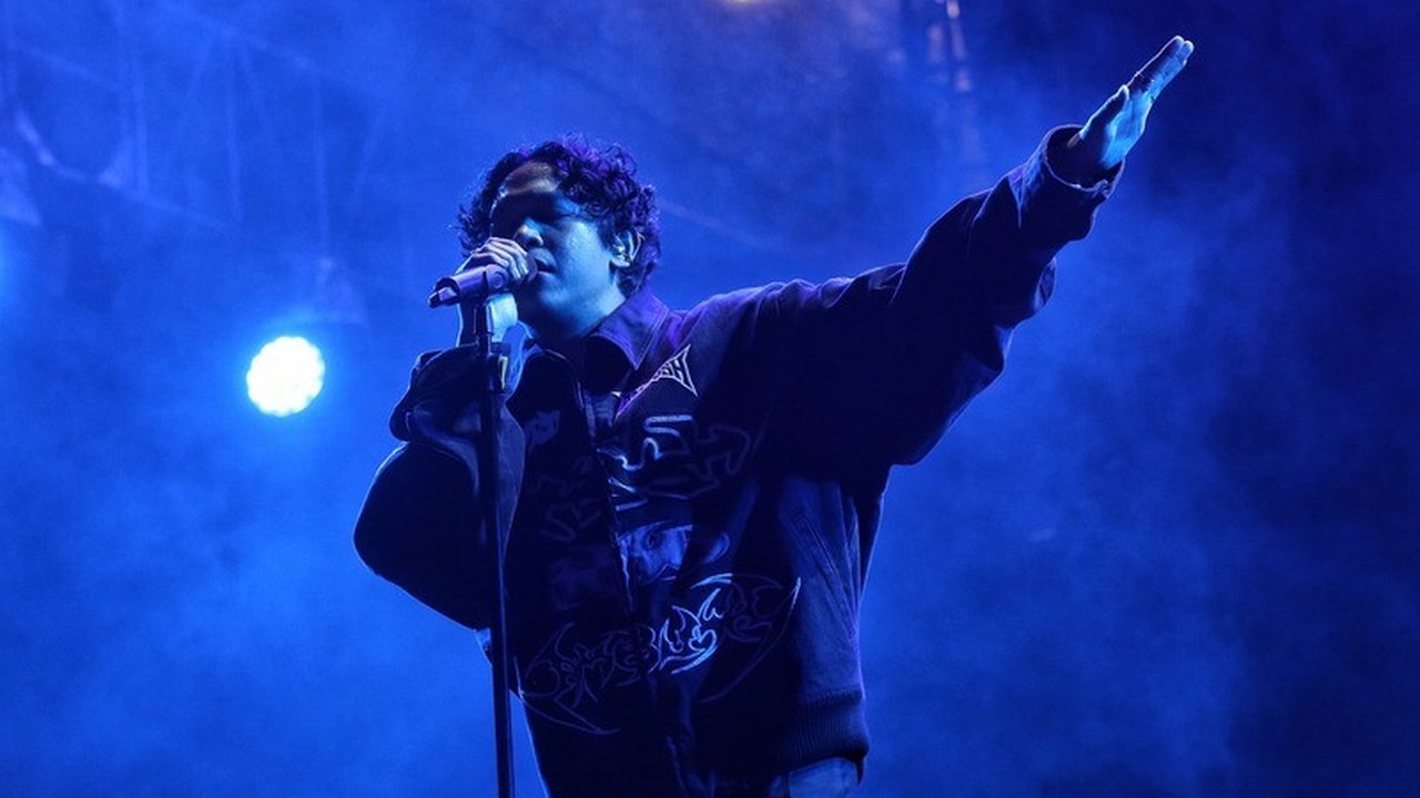 Malam itu ditutup dengan kesan yang begitu mendalam. Antusiasme penonton, energi panggung, serta harmoni musik yang tercipta membuat penampilan Hindia menjadi salah satu yang paling berkesan di KLBB Festival 2025.