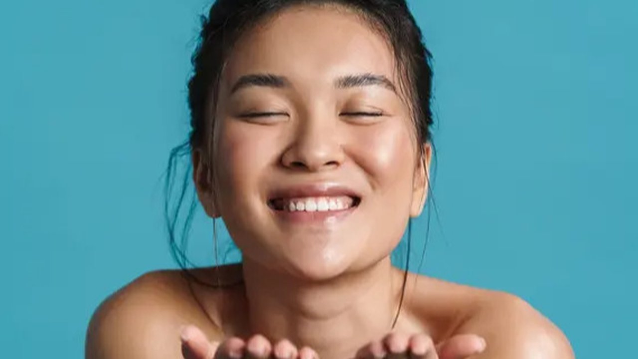 Ilustrasi seorang wanita yang sedang meditasi (pexels.com).