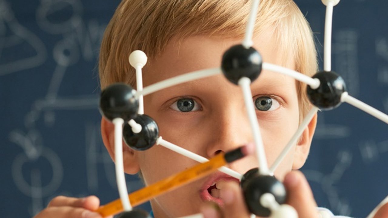 8 Cara Bikin Anak Pintar Sejak Usia Dini, Terapkan Kebiasaan ini