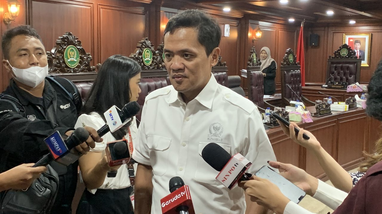 Ketua Komisi III DPR RI Habiburokhman mengatakan bahwa usulan rancangan Kitab Undang-undang Hukum Acara Pidana (KUHAP) telah diserahkan kepada Badan Legislasi ...