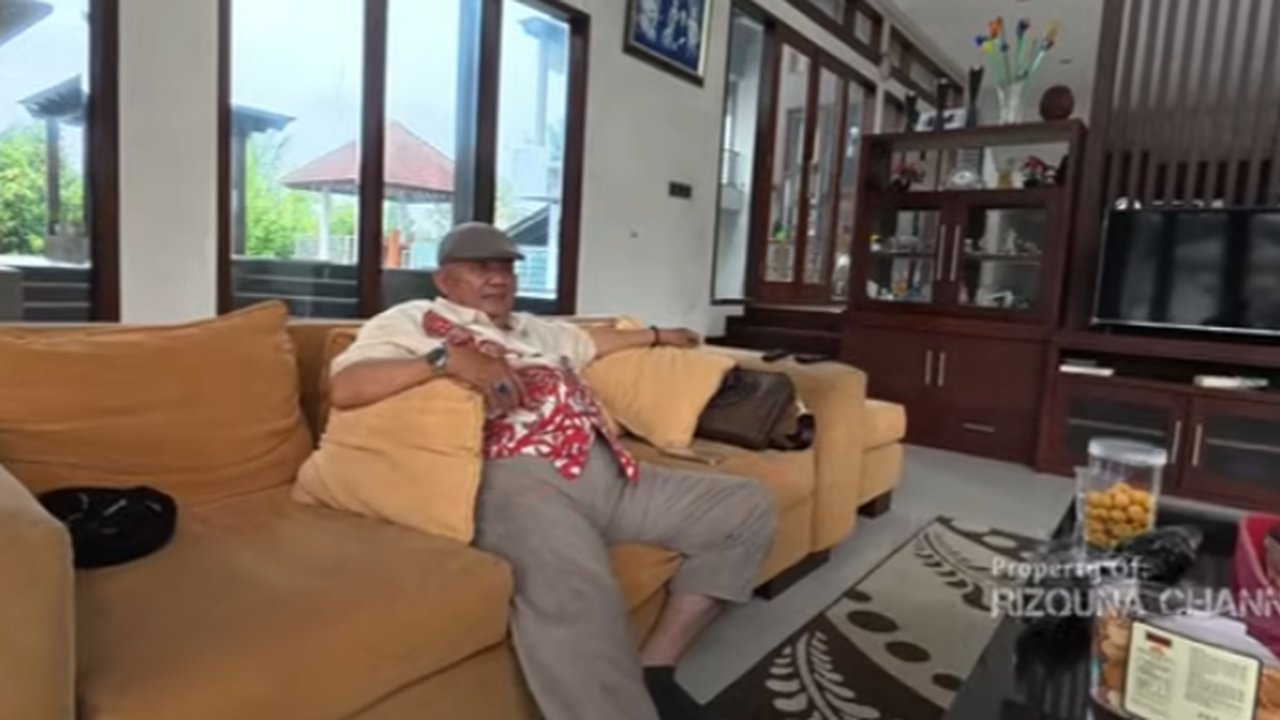 Tinggal Duduk Manis di Kampung dan Nikmati Masa Tua, Pria Paruh Baya Ini Miliki Bisnis WC Umum Jadi Miliarder