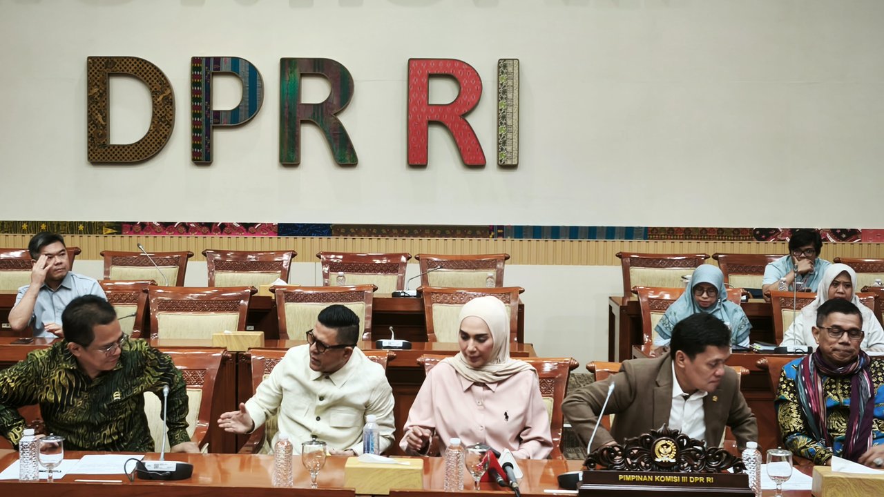 Komisi III DPR RI menerima 130 masukan dari Ikadin terkait RUU KUHAP, dengan fokus utama pada keadilan restoratif dan data tunggal penerima.
