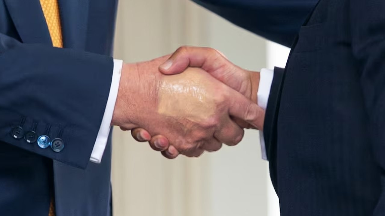 VIDEO: Tangan dan Kaki Bengkak, Kondisi Terkini Kesehatan Presiden AS Trump dari Gedung Putih