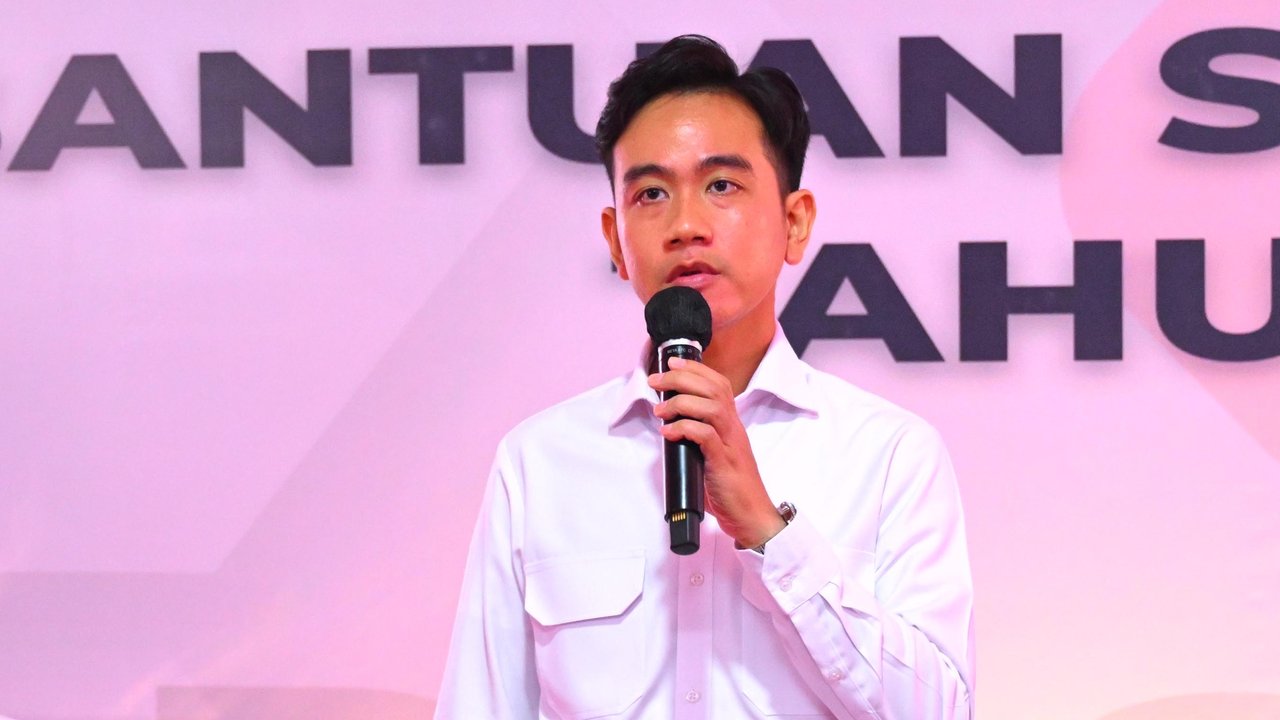 VIDEO: Kocak Wapres Gibran Syok Bertemu Kembaran dan Prabowo KW saat Bagi-bagi BSU di Tangerang