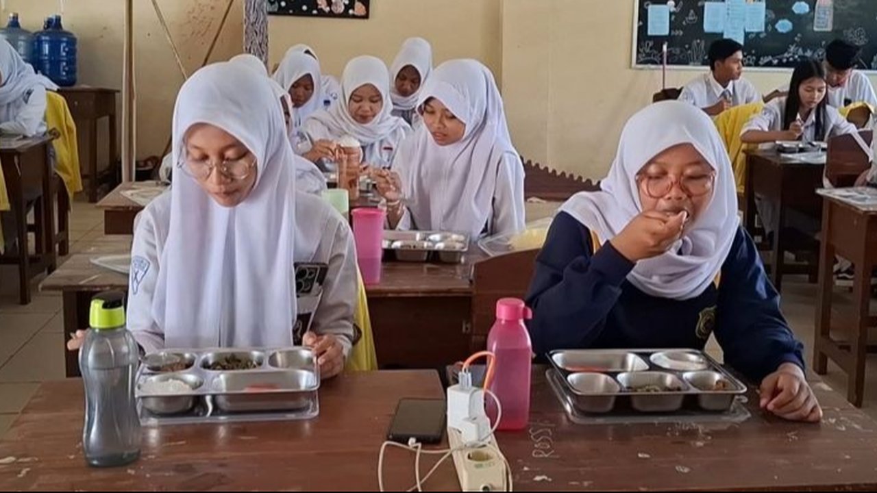 Program Makan Bergizi Gratis (MBG) di Lampung telah menjangkau 97.687 penerima manfaat hingga Maret 2025, dengan proyeksi peningkatan cakupan di masa mendatang.