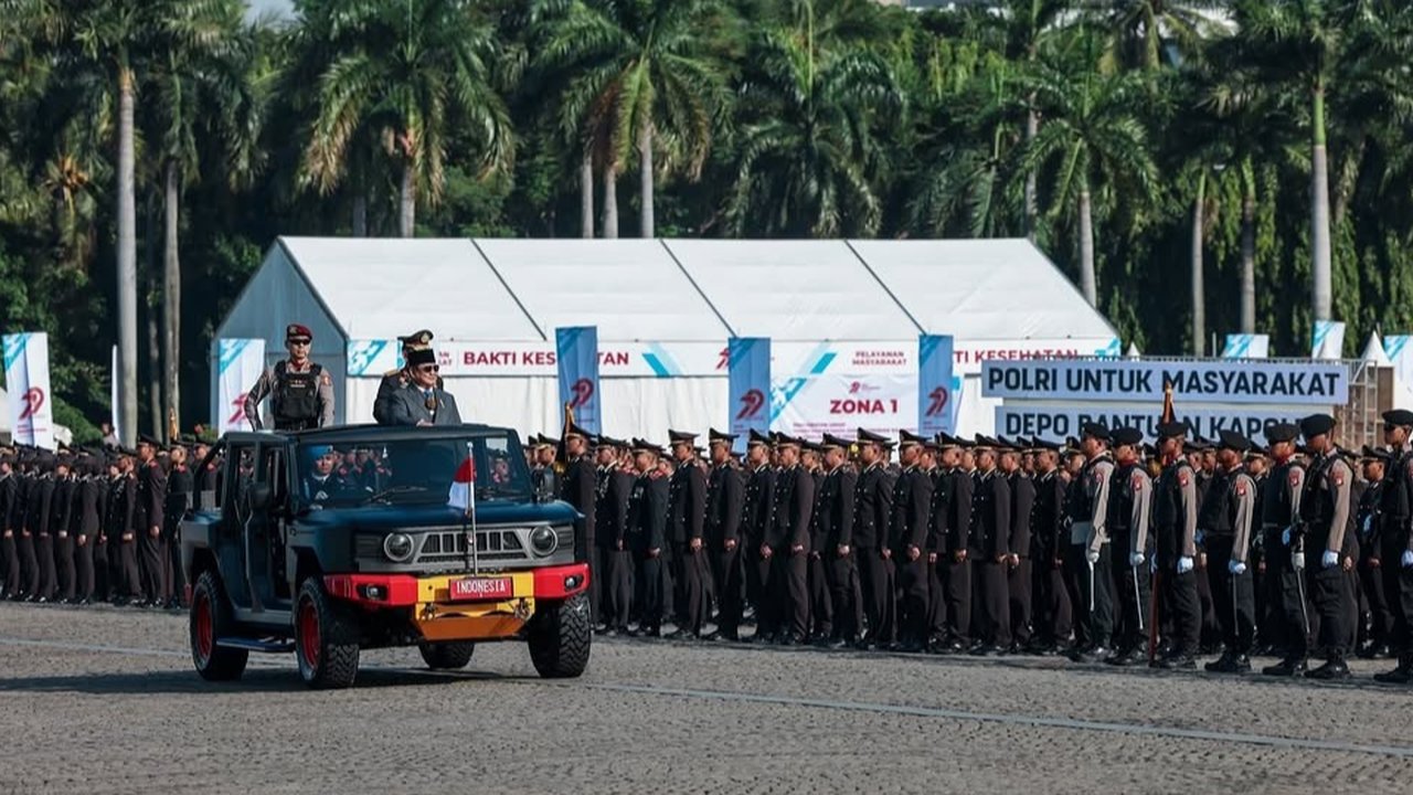Presiden Prabowo Pimpin Upacara HUT Bhayangkara ke-79