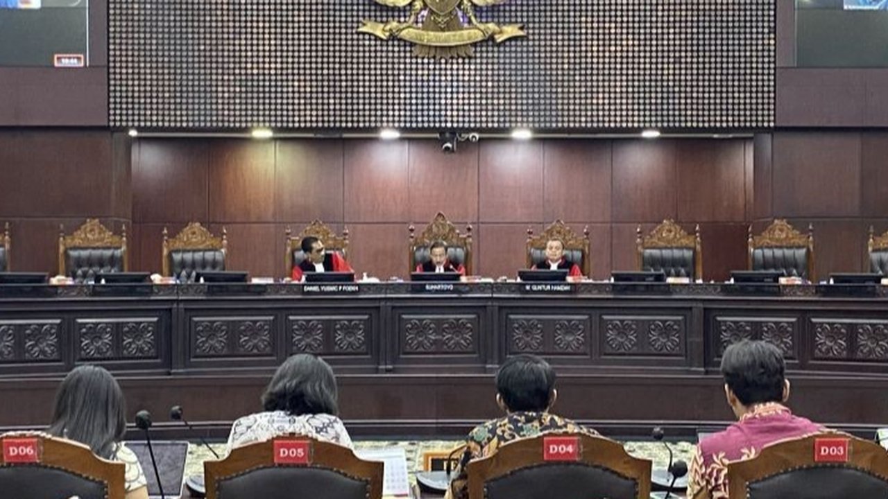 Mahkamah Konstitusi (MK) telah memulai sidang perdana 11 perkara uji formal dan material Undang-Undang Nomor 3 Tahun 2025 tentang TNI, dengan berbagai pemohon dari kalangan mahasiswa dan advokat.