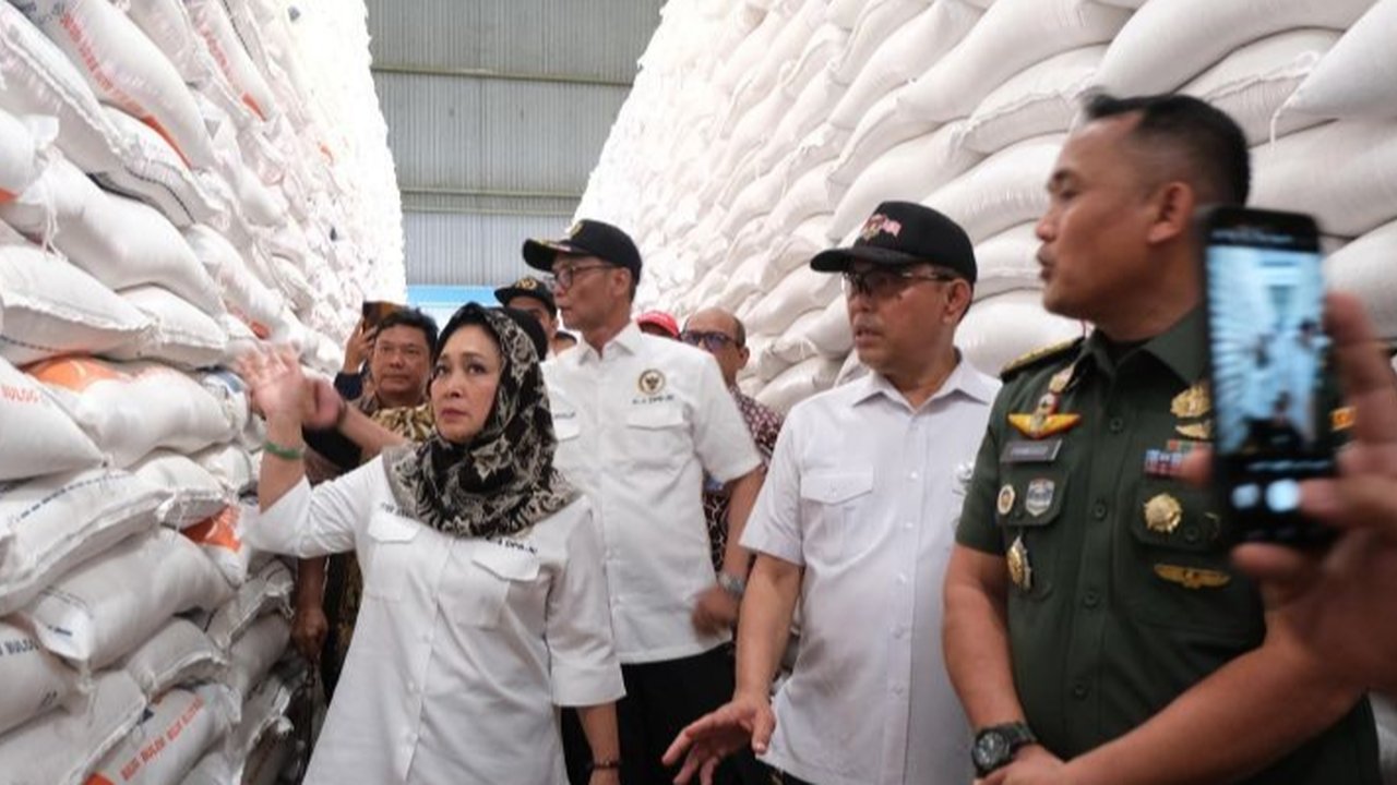 Titiek Soeharto dan Bapanas pantau langsung penyerapan gabah di Aceh Besar, tekankan pentingnya koordinasi dan kolaborasi untuk ketahanan pangan nasional.