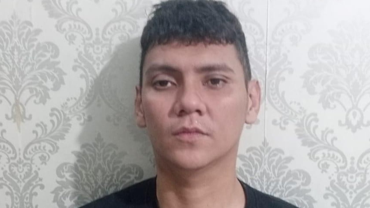 Psinetron MR Peras pacar sesama jenis