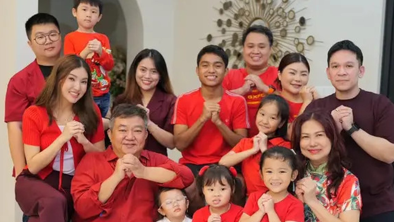 Potret Kedekatan Sarwendah dengan Mendiang Ayah (Instagram/@sarwendah29)