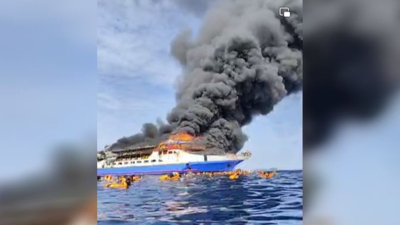 KM Barcelona 5 Terbakar di Sulut, Asap Hitam Membubung dan Banyak Penumpang Terapung