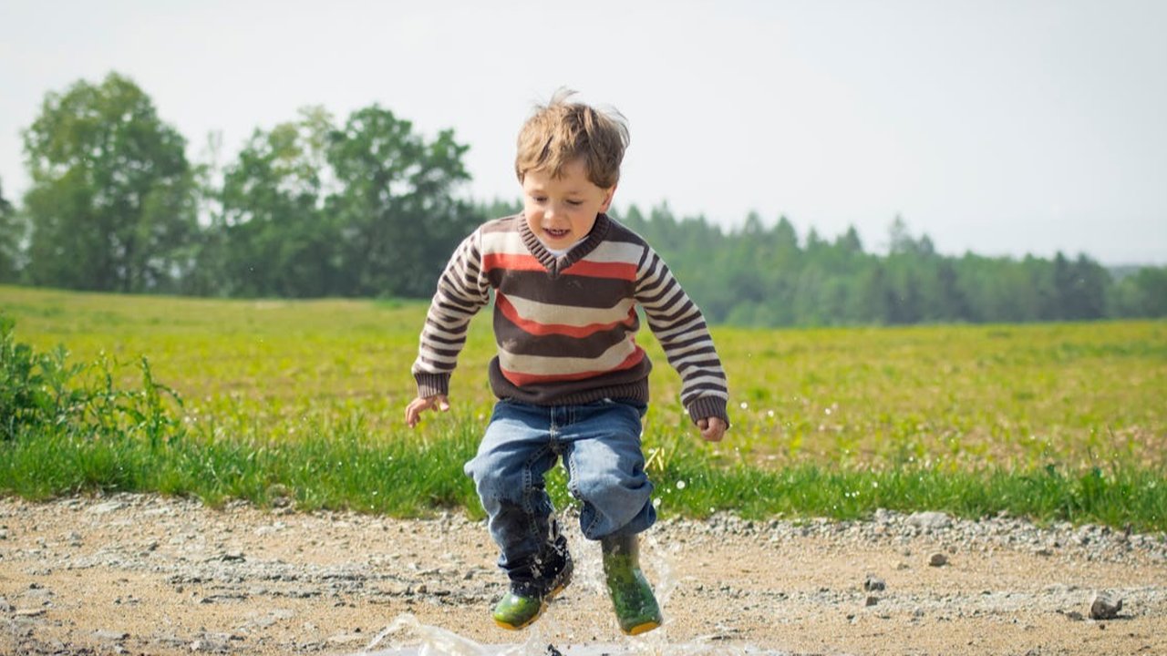 Ilustrasi Anak Bermain