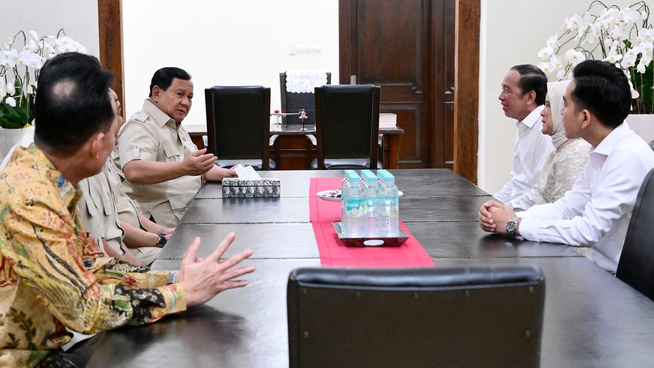 VIDEO: Ekspresi Kaget Jokowi Bertemu Presiden Prabowo Usai Keliling Dunia 