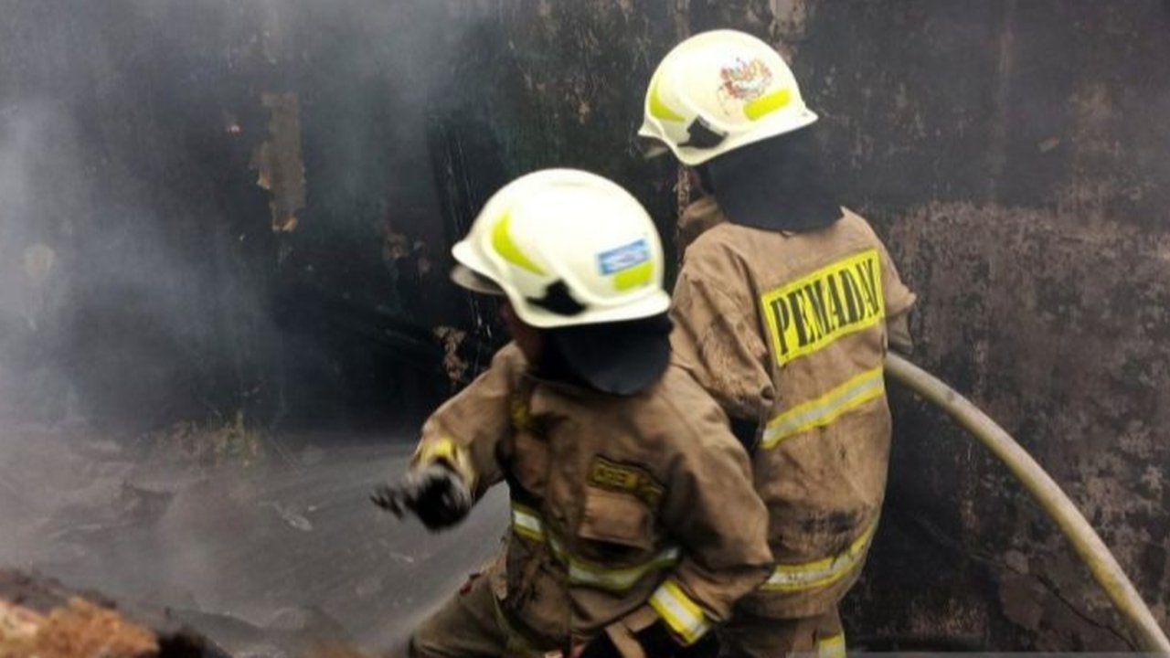 Kebakaran Hebat Terjadi di Tambora, 70 Rumah Hangus
