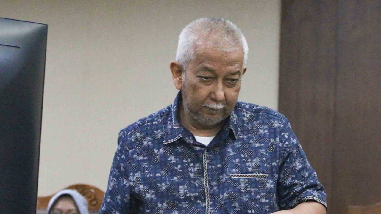 Eks Direktur Jenderal Perkeretaapian Kementerian Perhubungan (Dirjen KA Kemenhub), Prasetyo Boeditjahjono saat menjalani siding putusan di Pengadilan Tipikor, Jakarta, Senin (21/07/2025).