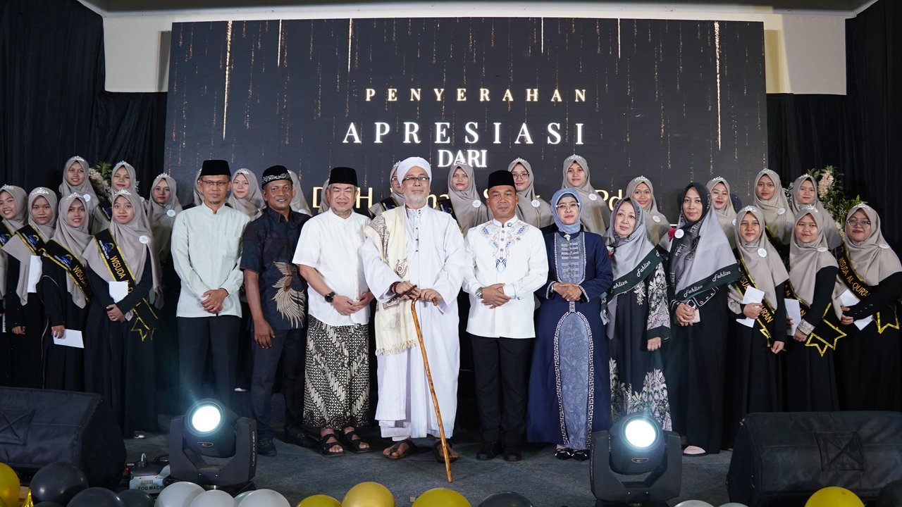 Menteri Wihaji Hadiri Wisuda Tahfidz
