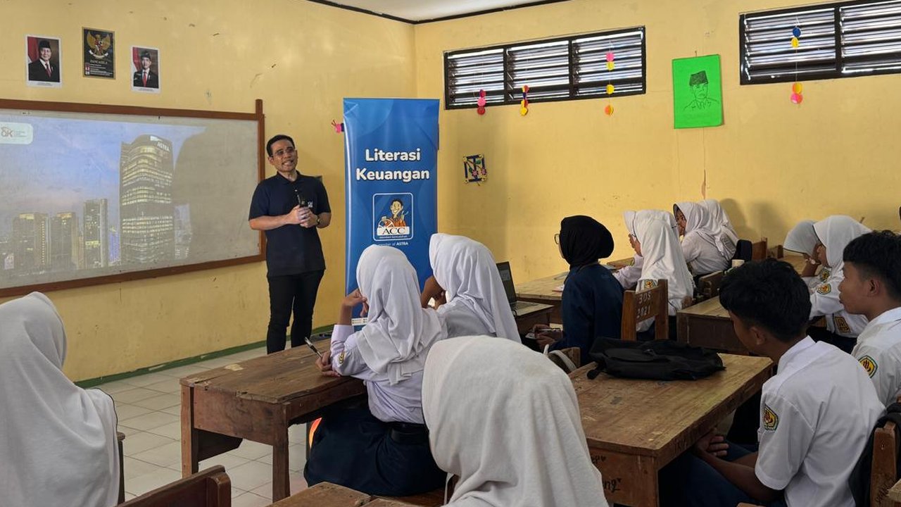 Dorong Pemerataan Akses Pendidikan, ACC Distribusikan Puluhan Proyektor ke Pelosok