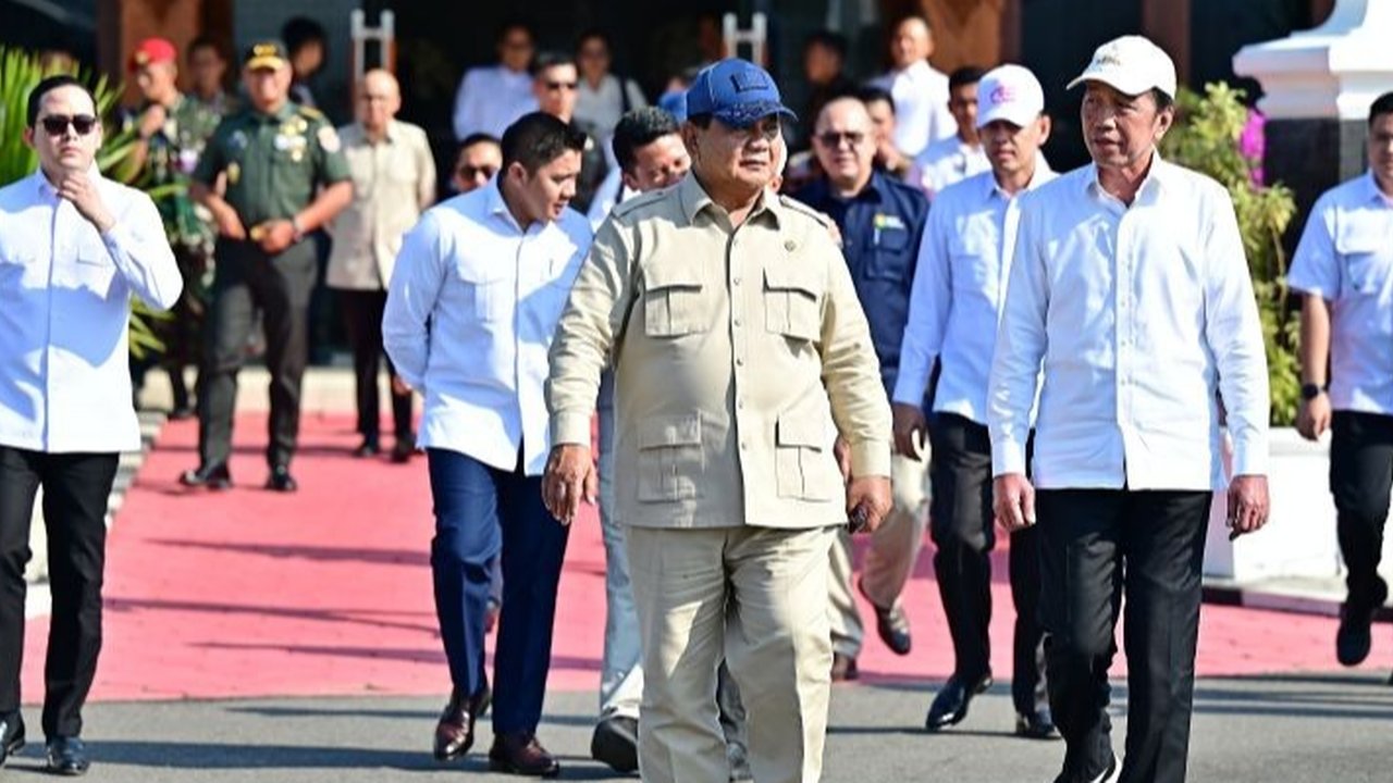 Simak detail momen istimewa saat Presiden ke-7 RI, Joko Widodo, melepas keberangkatan Presiden Prabowo Subianto dari Solo ke Jakarta usai kunjungan kerja.