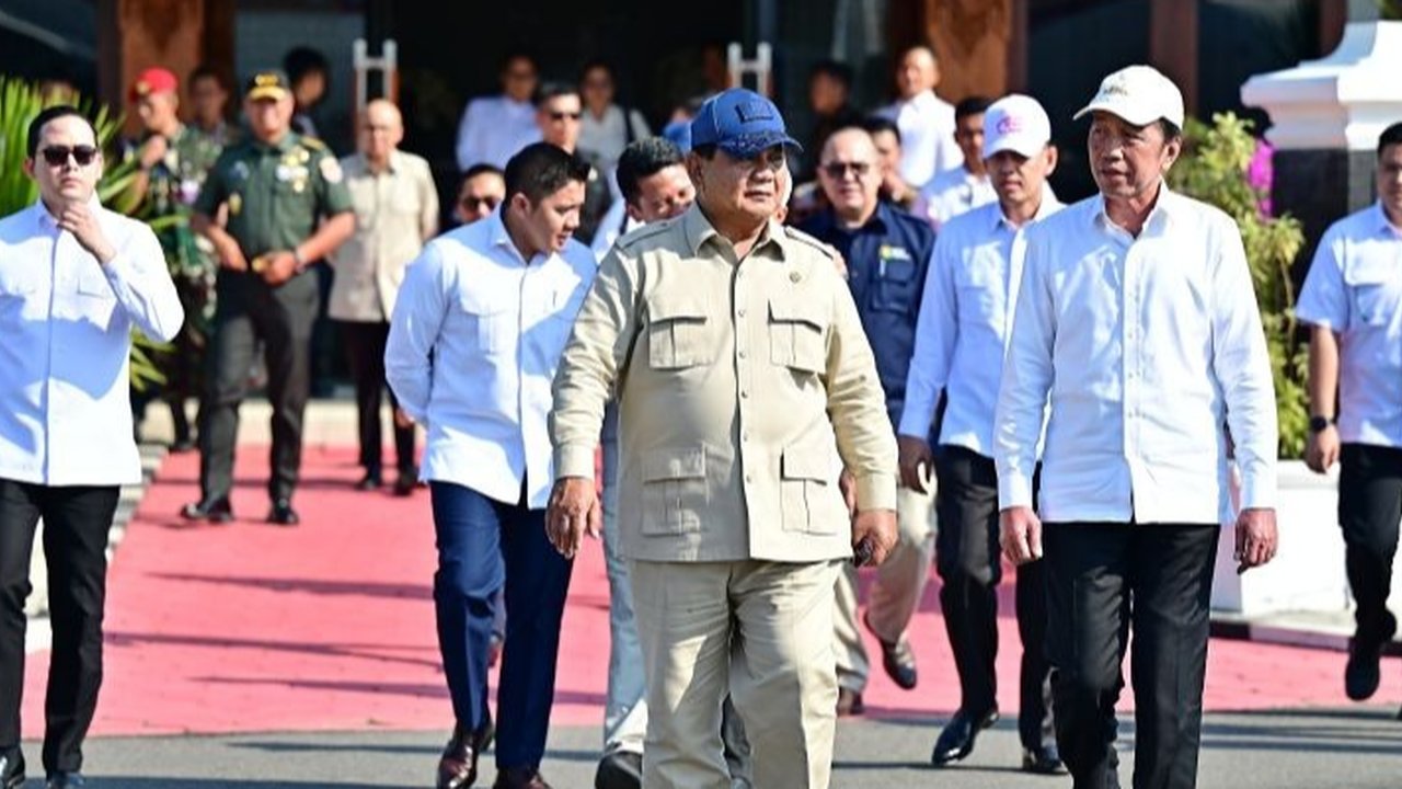 VIDEO: Momen Jokowi Lepas Antar Langsung Kepulangan Prabowo dari Solo ke Jakarta