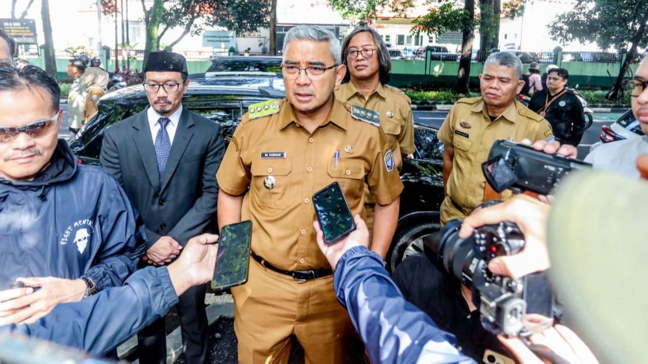 Wali Kota Farhan Buka Suara Soal Viral Bagi-Bagi Bir Gratis di Acara Lari Bandung