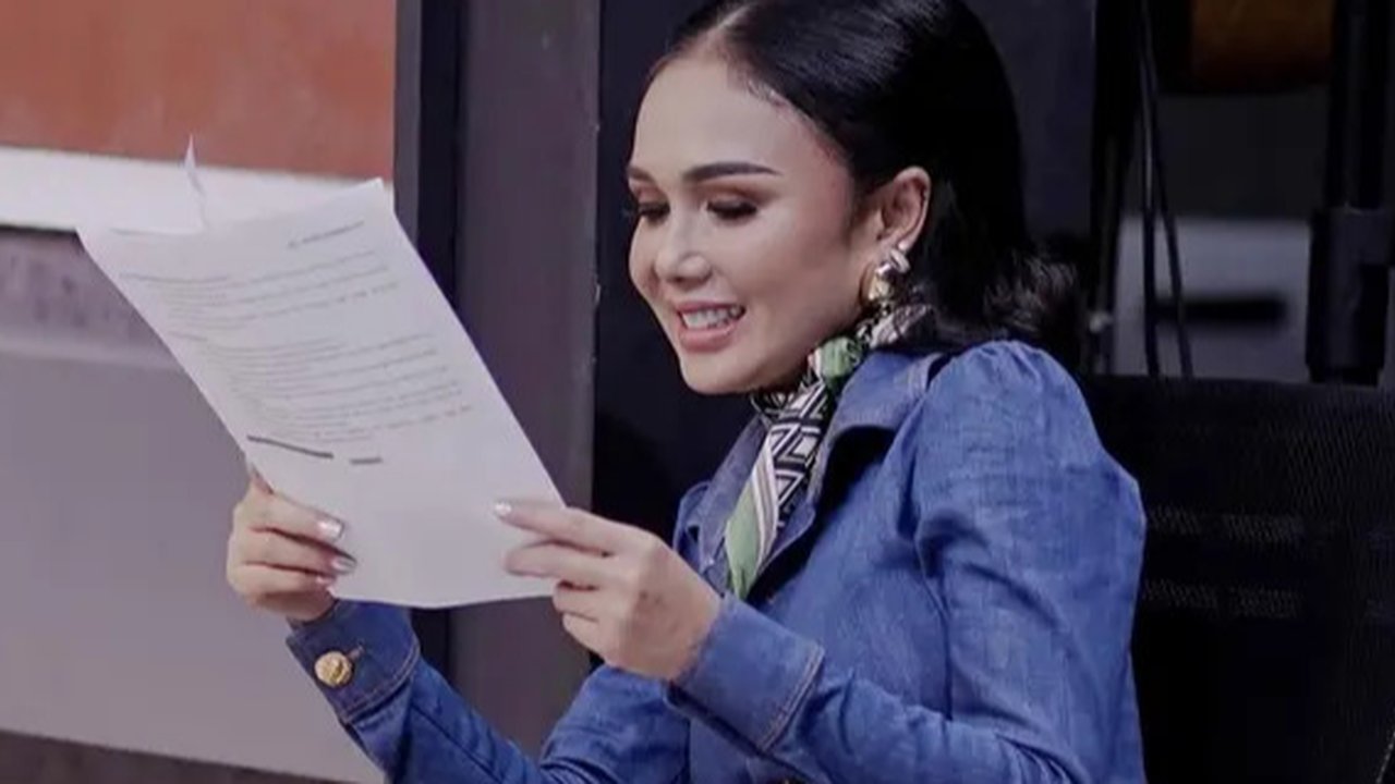 Gaya Yuni Shara yang Awet Muda di Usia 53