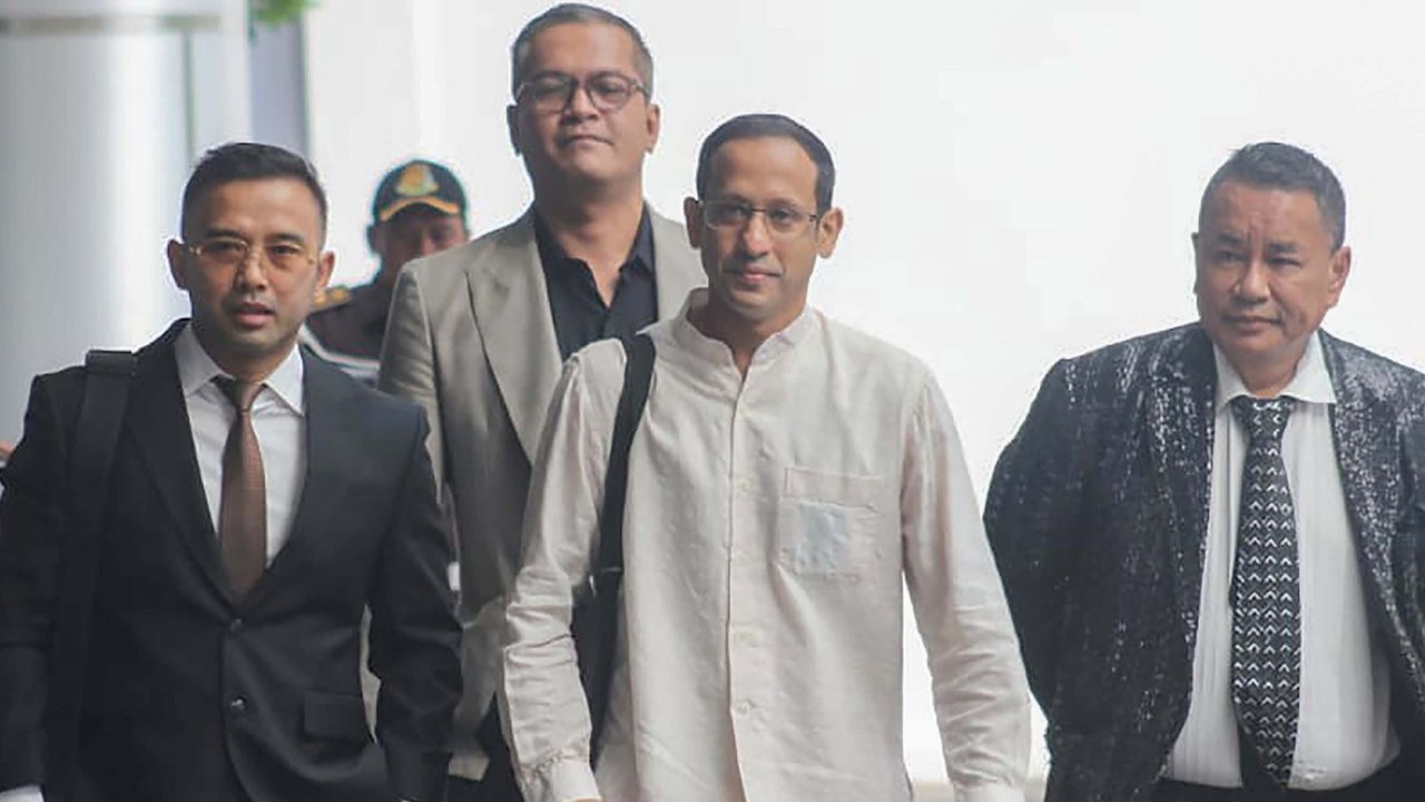 Nadiem Dalam Bidikan Kejagung dan KPK