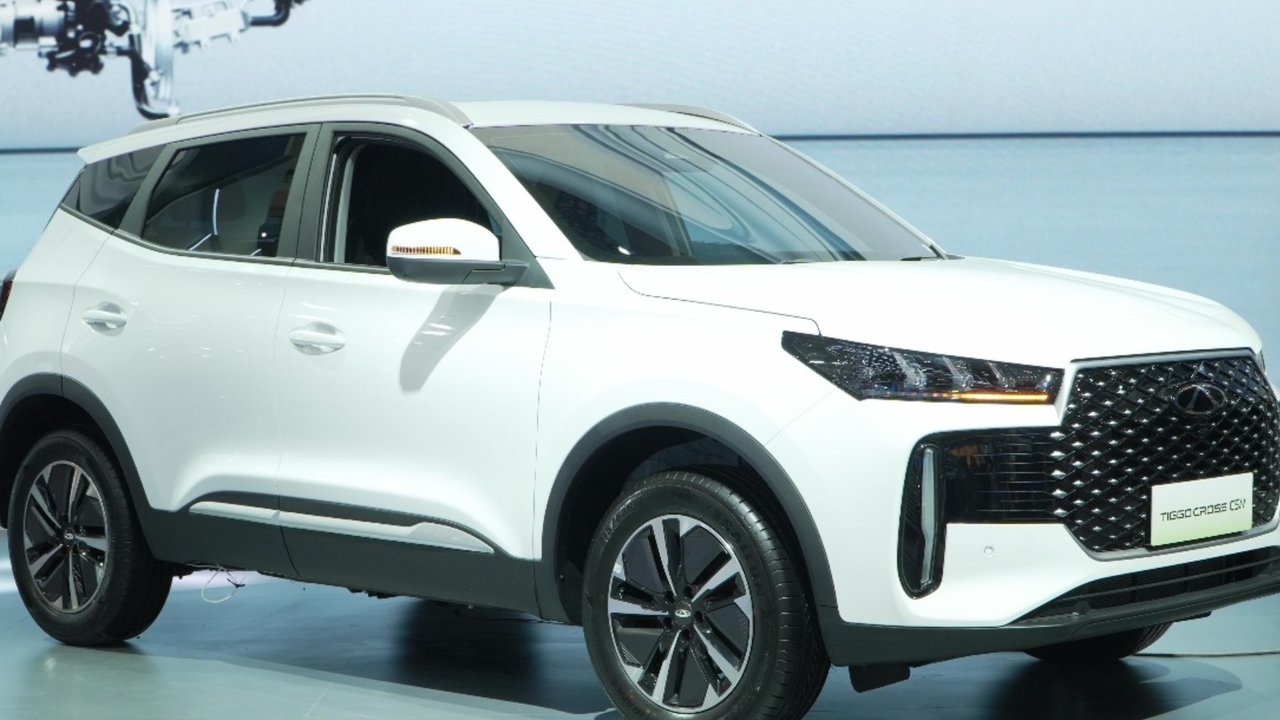 Dua Varian Baru Chery TIGGO Cross Meluncur di GIIAS 2025, Harga Mulai Rp 299 Juta