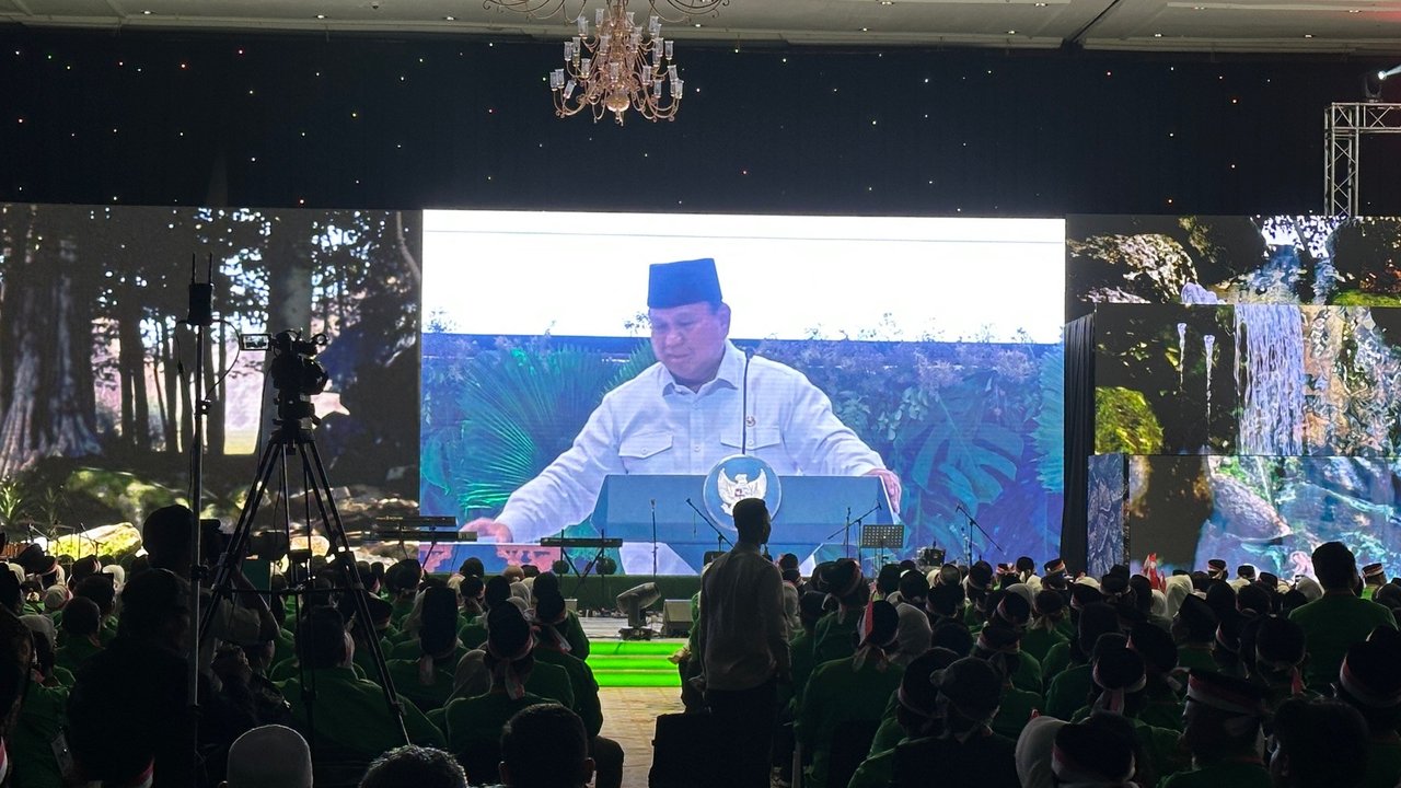 Presiden Prabowo Subianto kembali meninjau langsung pelaksanaan program makan bergizi gratis (MBG) di sekolah, Senin (10/2/2025). (Biro Pers Kepresidenan).